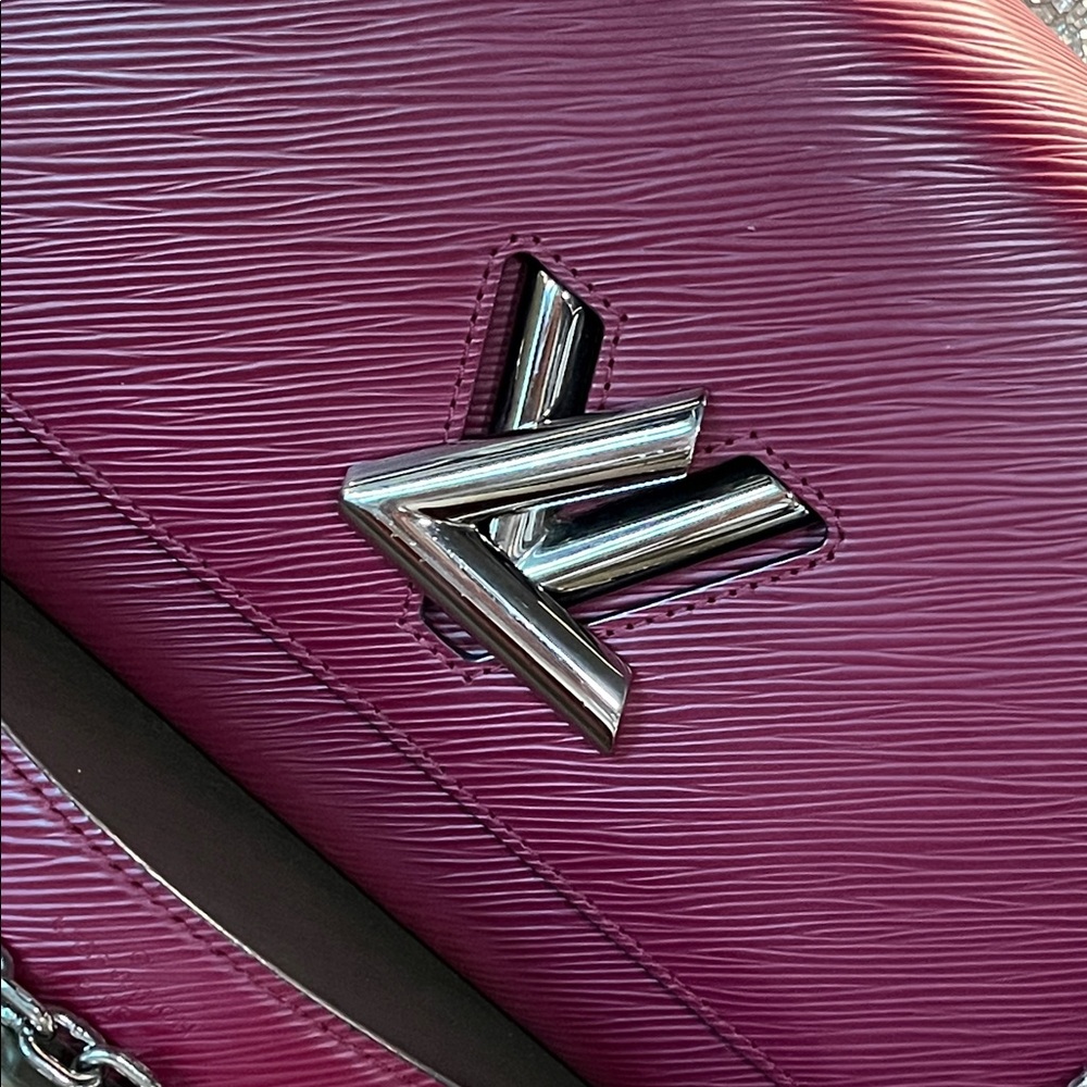 Louis Vuitton Burgundy Chain Epi Twist Bag - Picture 15 of 17